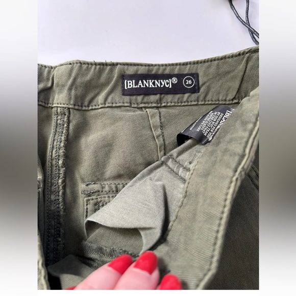 Blank NYC Green Cargo Pants Cropped NWT New- Size 26 - Picture 5 of 6